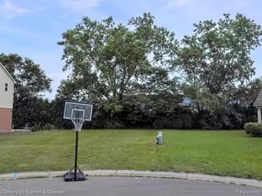 11 Morross Circle , Dearborn, MI 48126