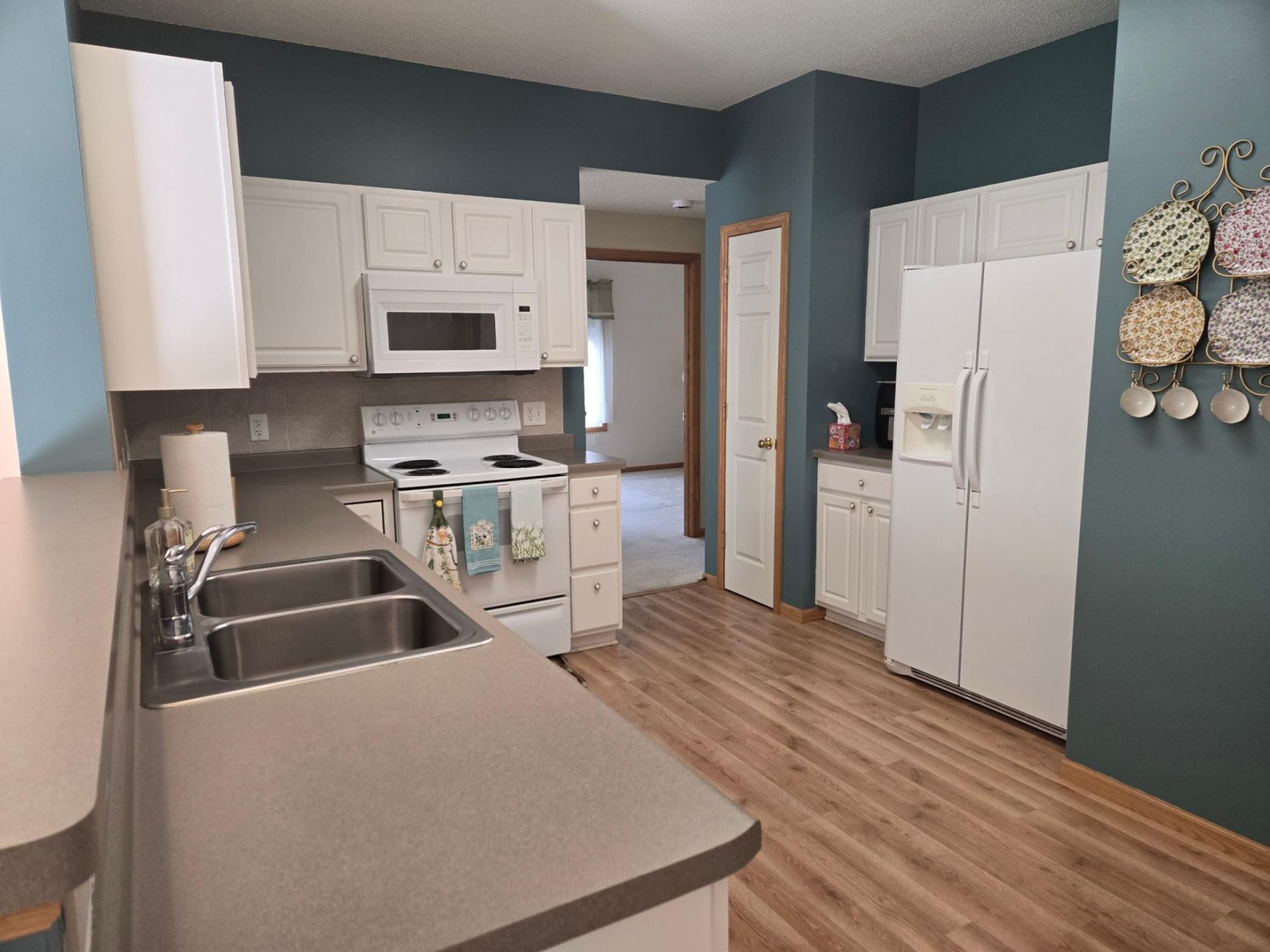 6889 Folkestone Road Apple Valley, MN 55124