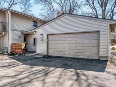 6220 Sandpiper Court, Edina, MN 55436