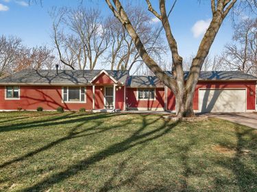 900 Sunset Drive S, Minnetonka, MN 55305
