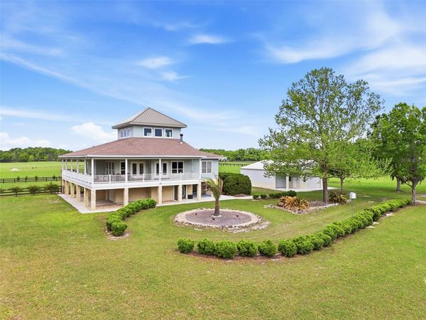 1042 SW WOODLAND AVENUE , FORT WHITE, FL 32038