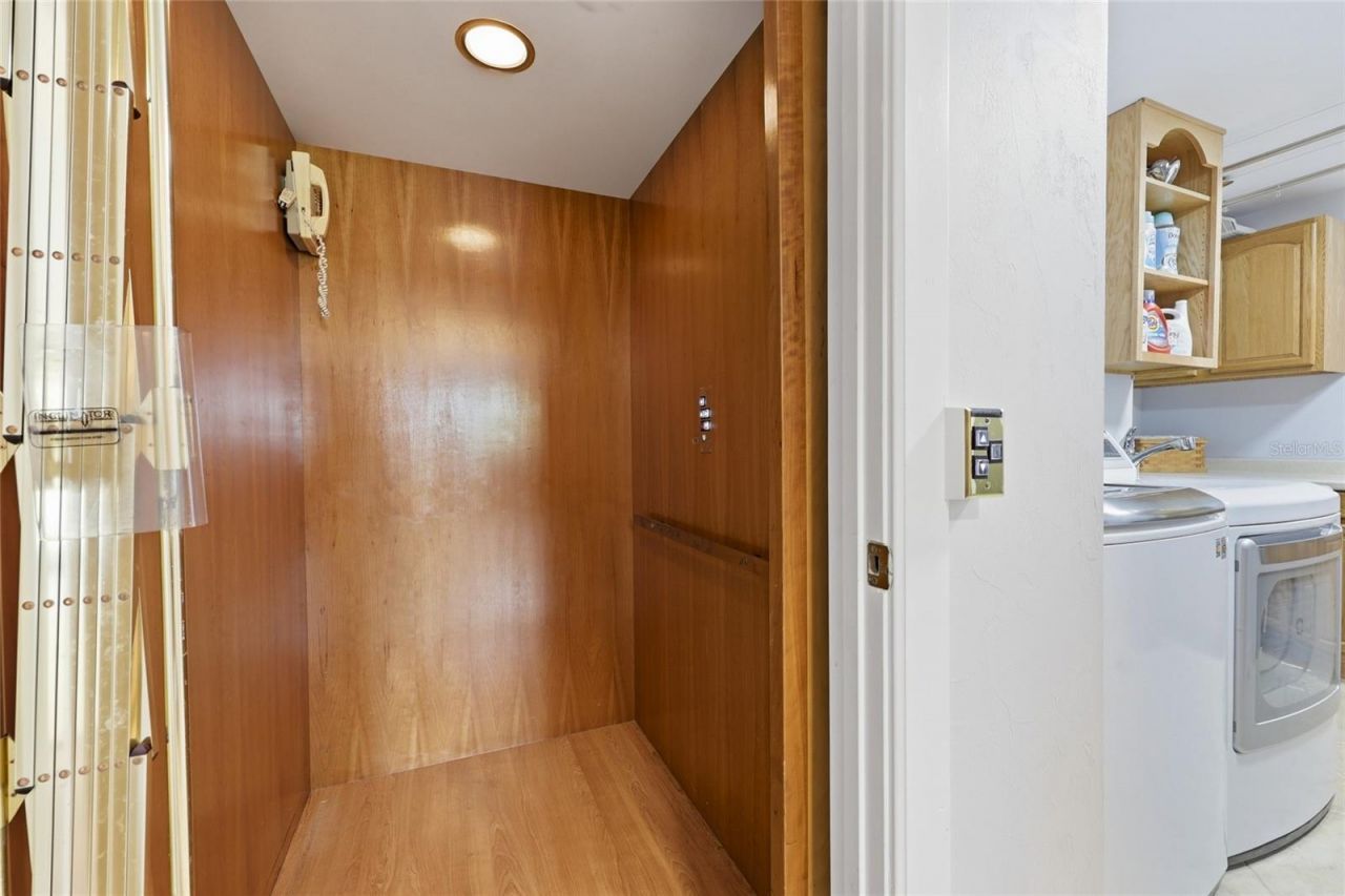 1042 SW Woodland Avenue , Fort White, FL 32038 Photo