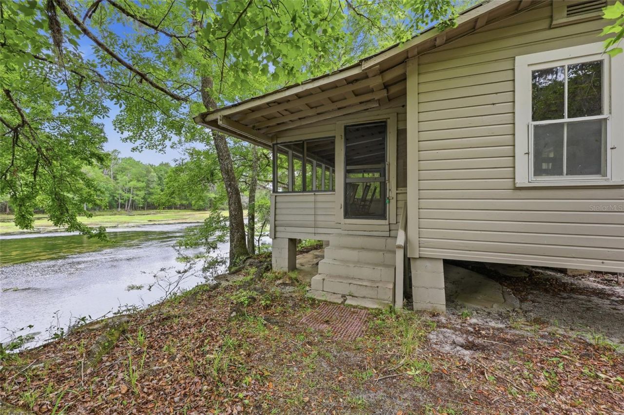 1042 SW Woodland Avenue , Fort White, FL 32038 Photo