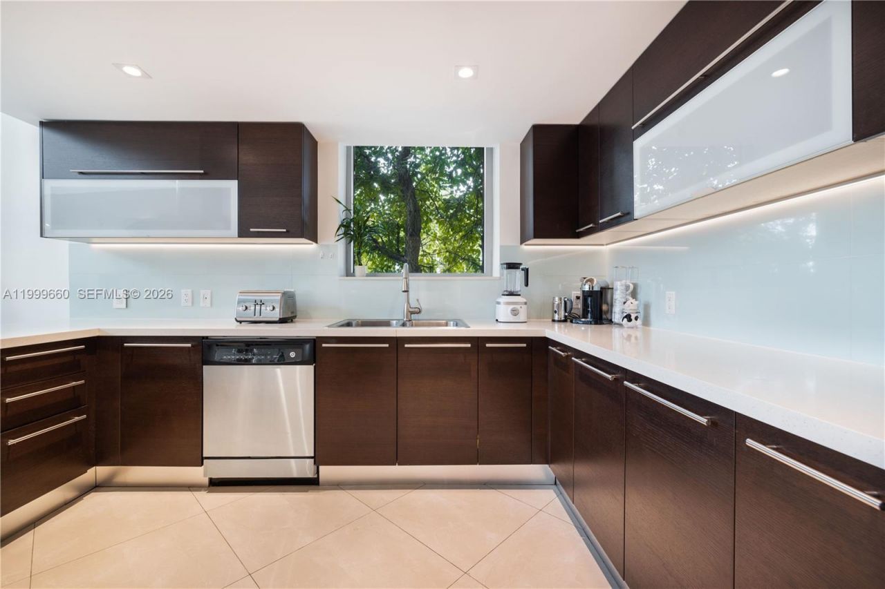 7928 East Drive, Unit 106, North Bay Village, FL 33141 Photo