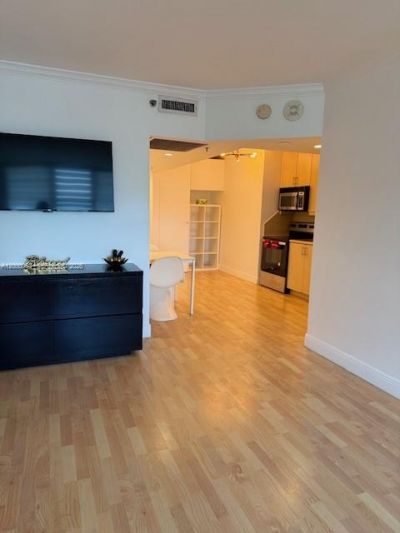 100 Lincoln Rd, Unit 615, Miami Beach, FL 33139 Photo