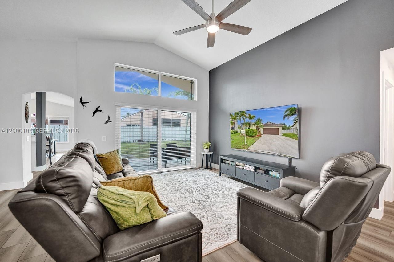 1063 Cedar Falls Dr, Unit 1063, Weston, FL 33327 Photo