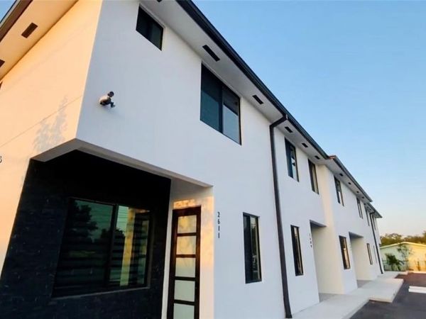 2611 NW 166 St, Miami Gardens, FL 33054