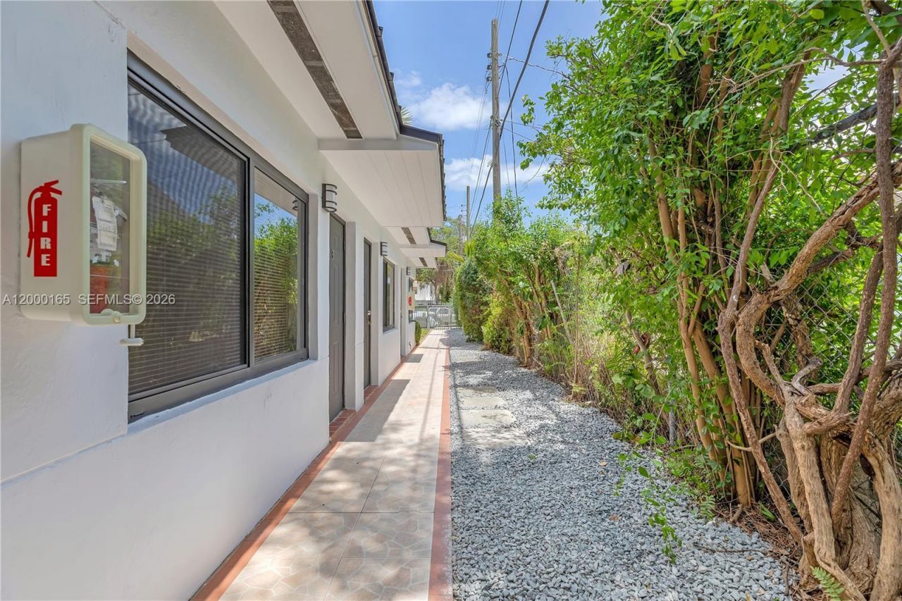 620 SW 6th Ave, Unit 2, Miami, FL 33130 Photo