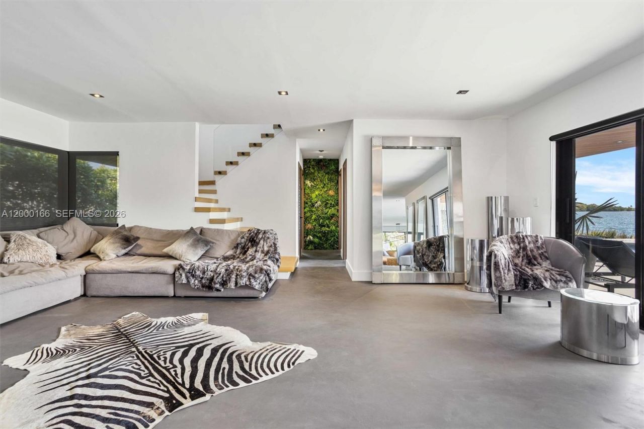 1982 NE 119th Rd , North Miami, FL 33181 Photo