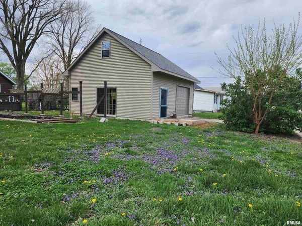 711 N MADISON Street, Lincoln, IL 62656