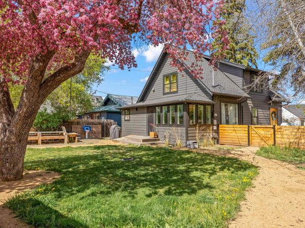 213 NW Riverside Boulevard, Bend, OR 97703