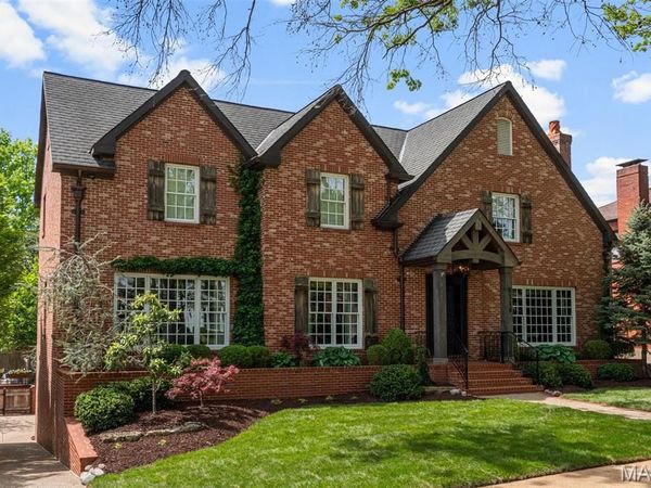 8116 University Drive, Clayton, MO 63105