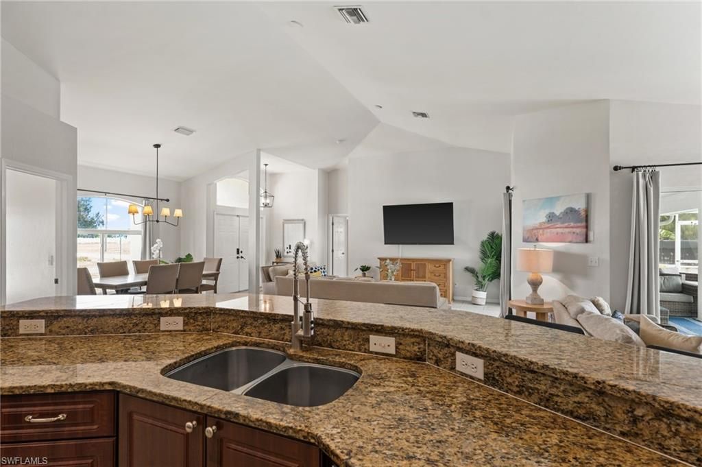 519 NE 19th Ter, Cape Coral, FL 33909 Photo