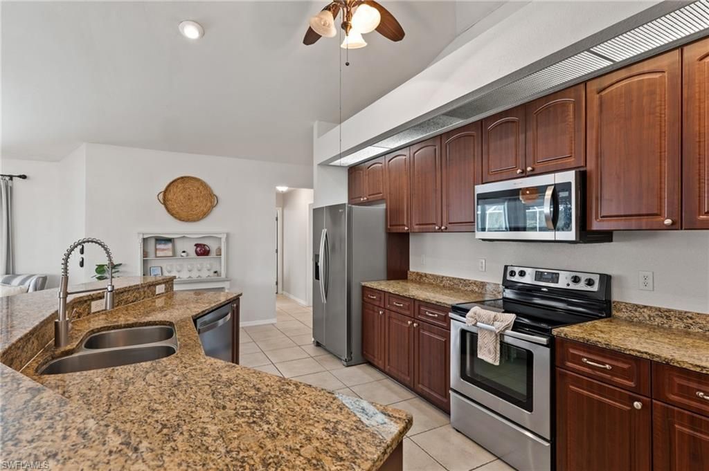 519 NE 19th Ter, Cape Coral, FL 33909 Photo