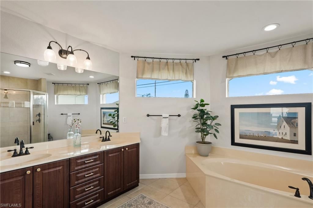 519 NE 19th Ter, Cape Coral, FL 33909 Photo