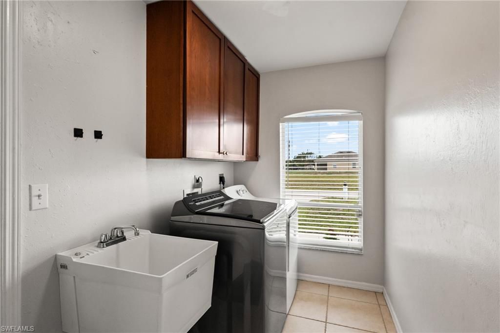 519 NE 19th Ter, Cape Coral, FL 33909 Photo