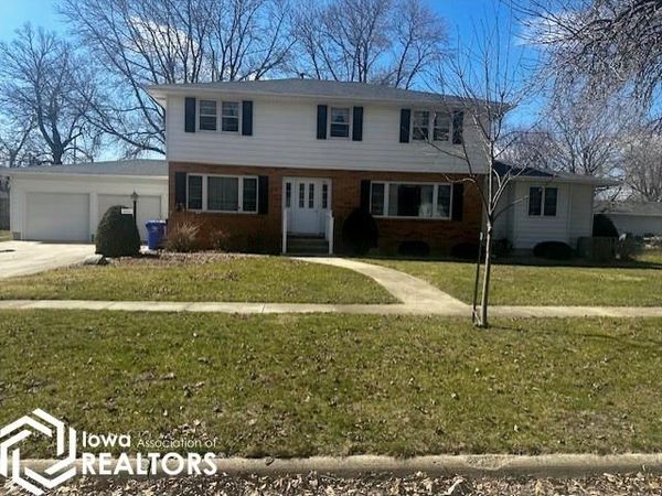 452 1st Avenue SW, Britt, IA 50423