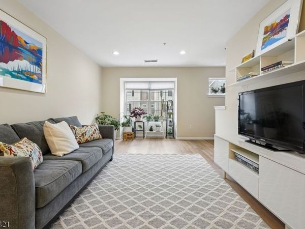 55 Greenbrook Dr, Bloomfield, NJ 07003