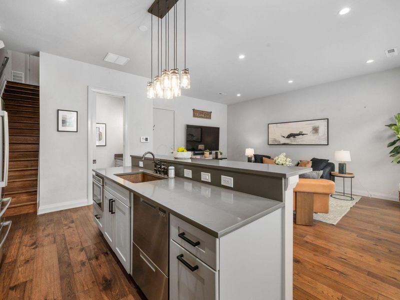 799 N 6th Street , Columbus, OH 43215 Photo 14