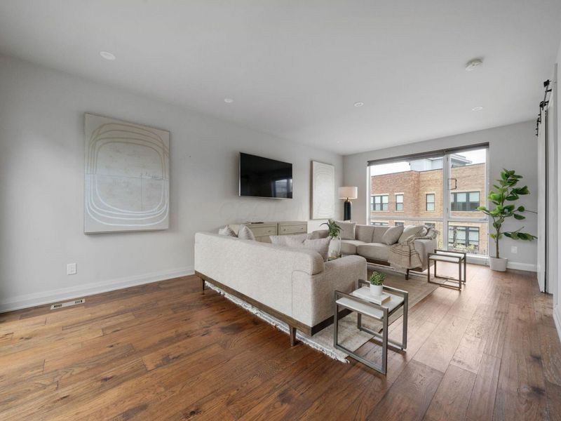 799 N 6th Street , Columbus, OH 43215 Photo 38