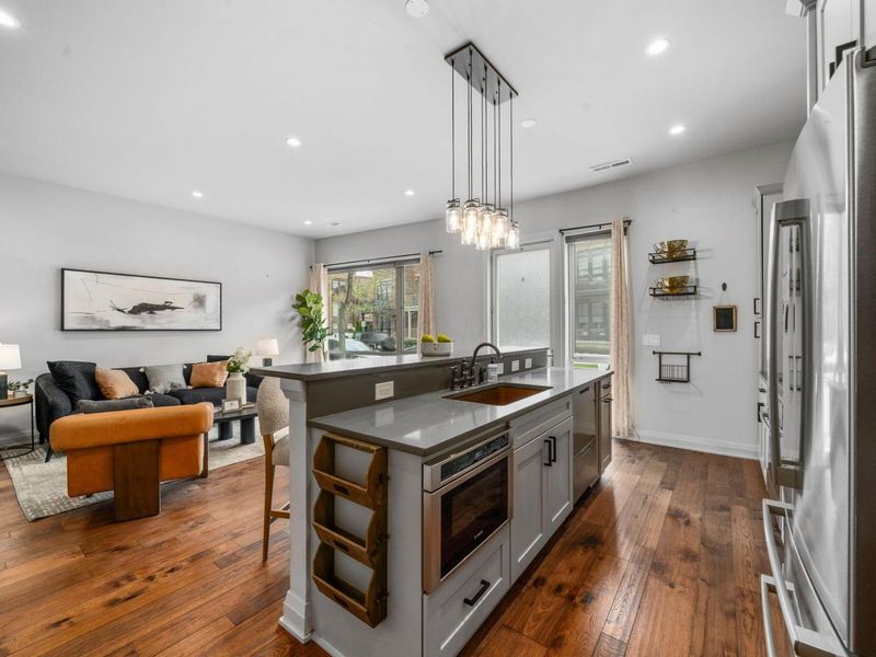 799 N 6th Street , Columbus, OH 43215 Photo 9