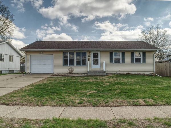 1709 Middle Road , Camanche, IA 52730