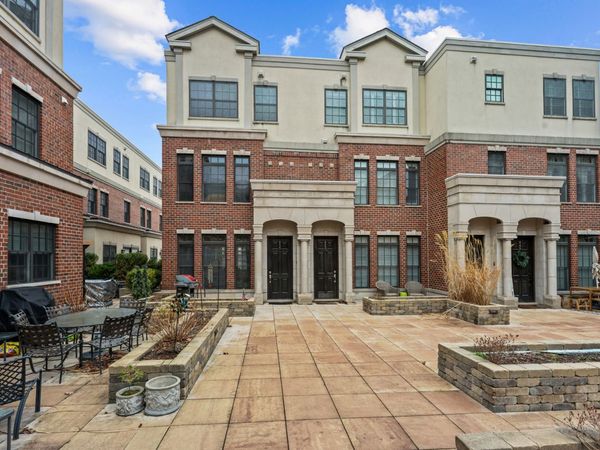 855 Laurel Avenue , Highland Park, IL 60035