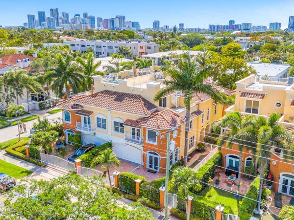 903 NE 17th Way, Unit 104, Fort Lauderdale, FL 33304