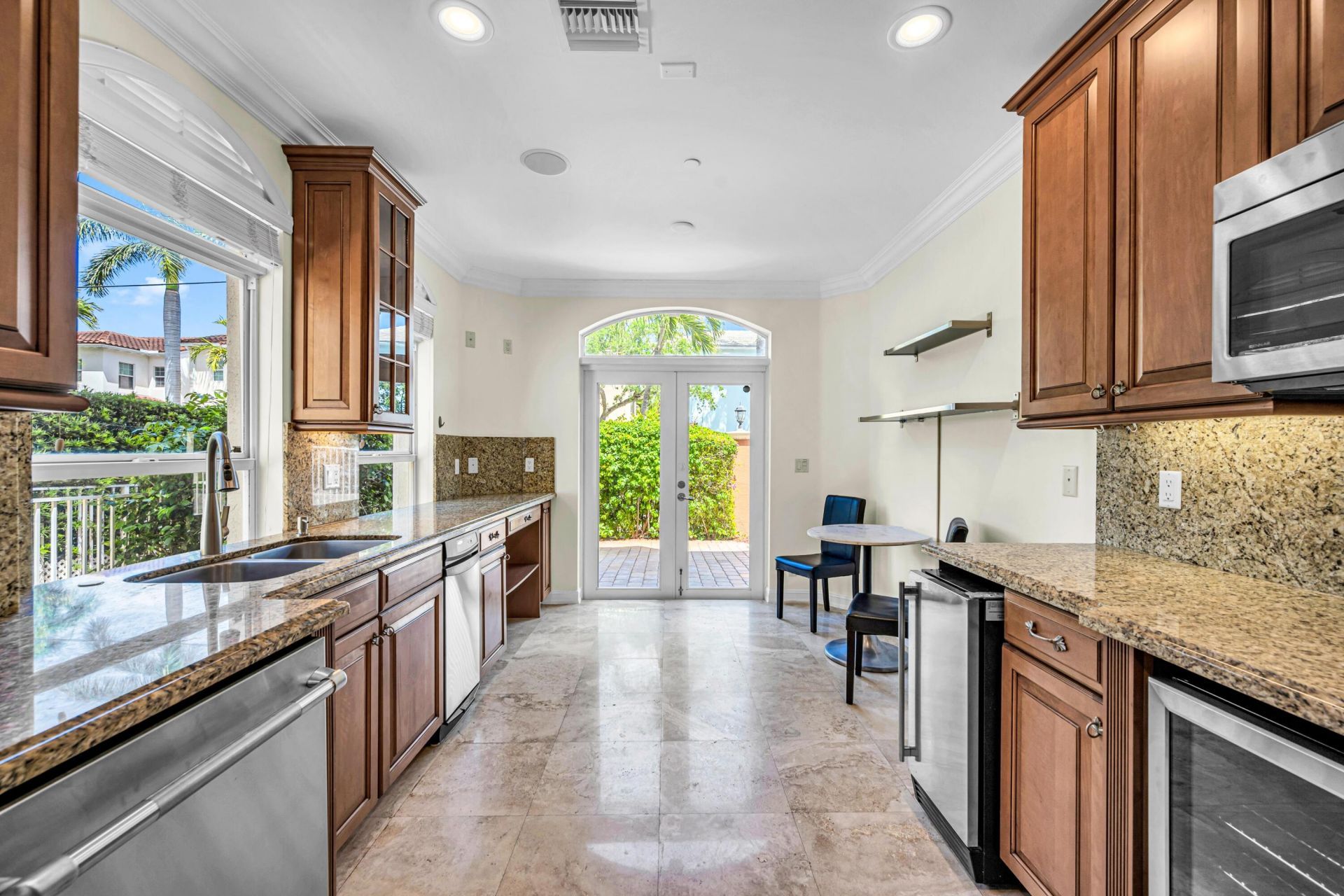 903 NE 17th Way, Unit 104, Fort Lauderdale, FL 33304 Photo