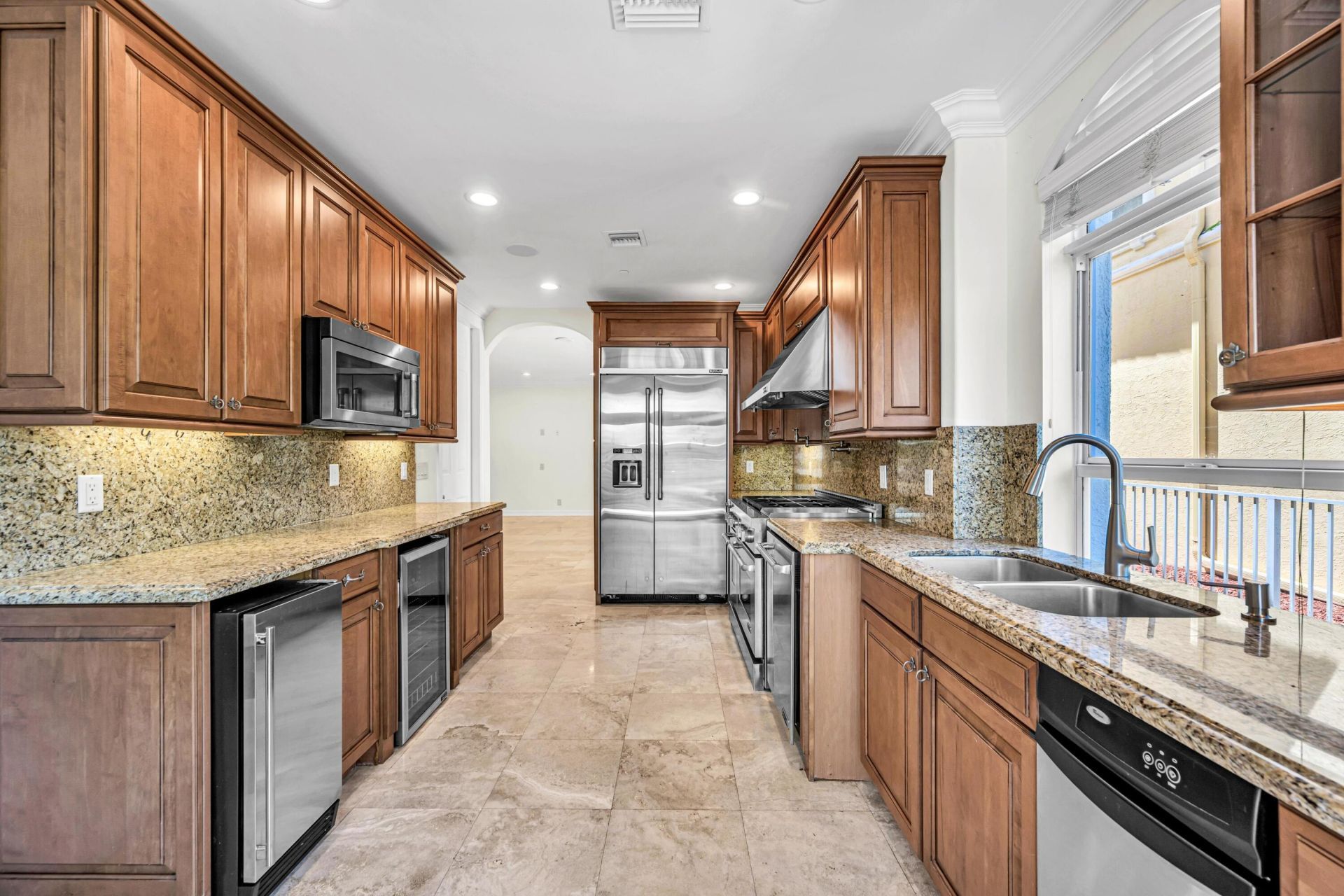 903 NE 17th Way, Unit 104, Fort Lauderdale, FL 33304 Photo