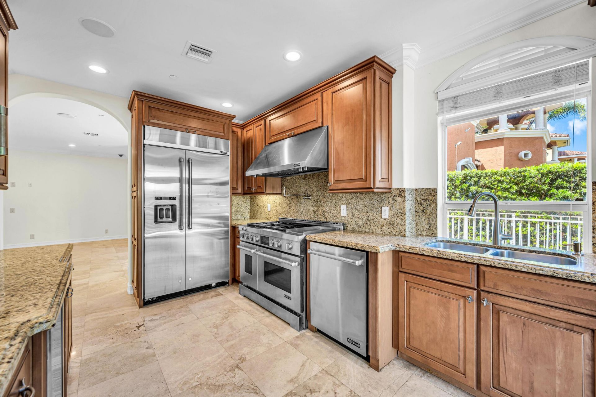 903 NE 17th Way, Unit 104, Fort Lauderdale, FL 33304 Photo