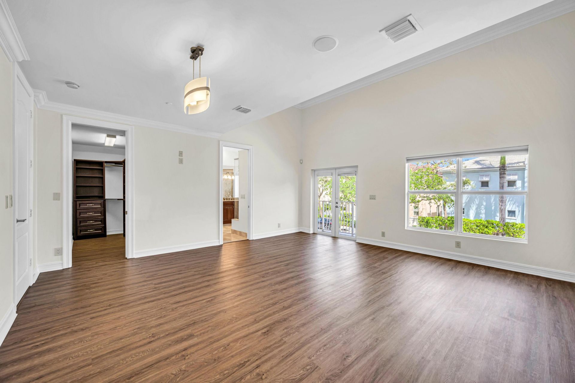 903 NE 17th Way, Unit 104, Fort Lauderdale, FL 33304 Photo