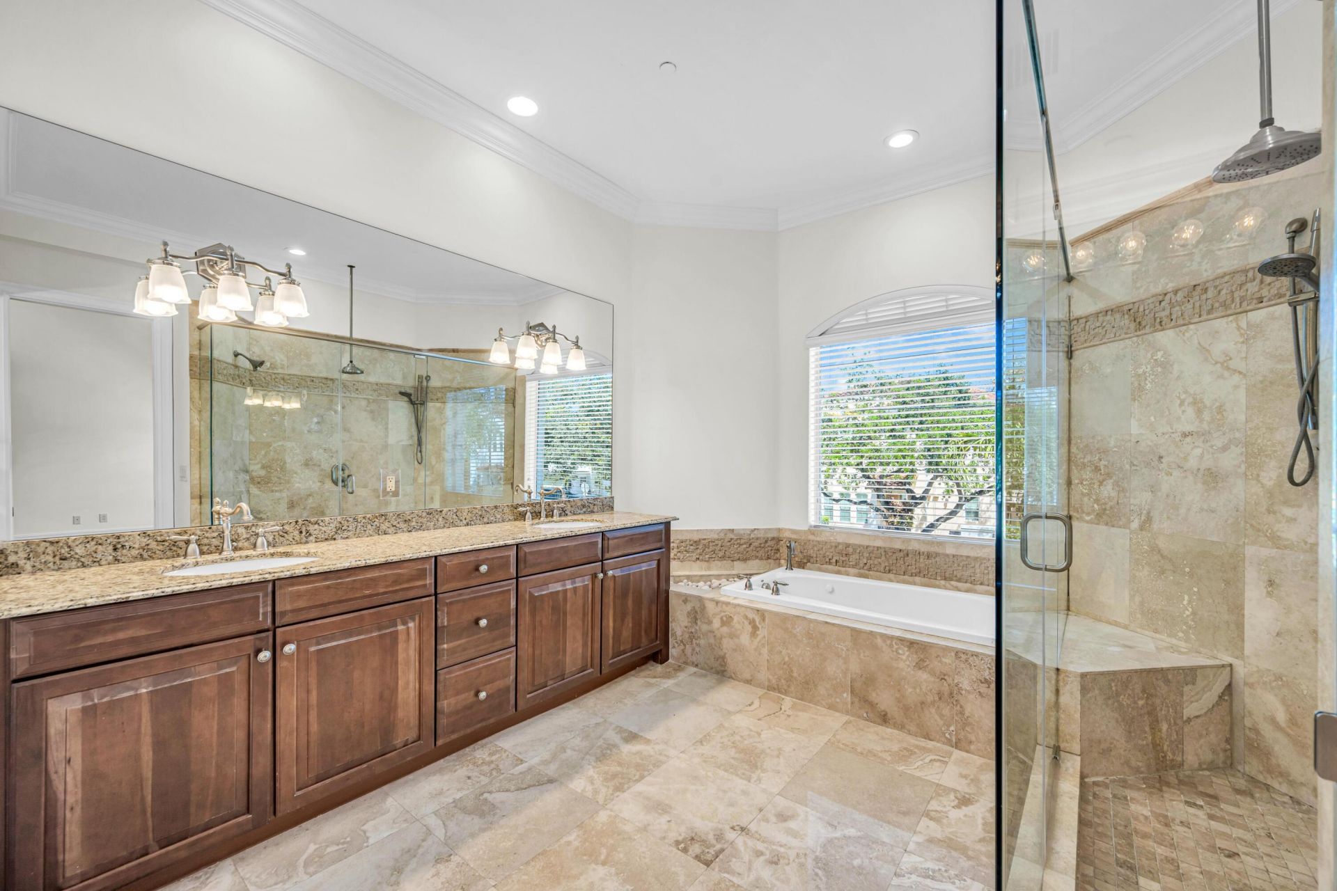 903 NE 17th Way, Unit 104, Fort Lauderdale, FL 33304 Photo