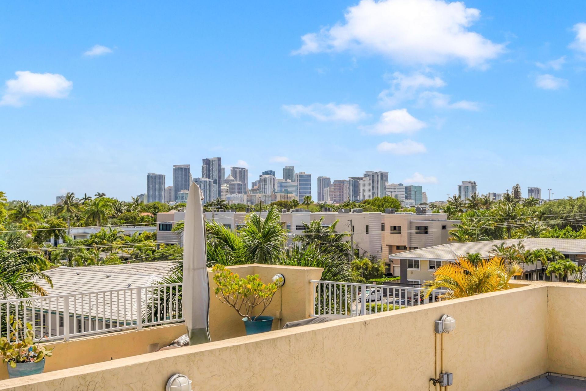 903 NE 17th Way, Unit 104, Fort Lauderdale, FL 33304 Photo