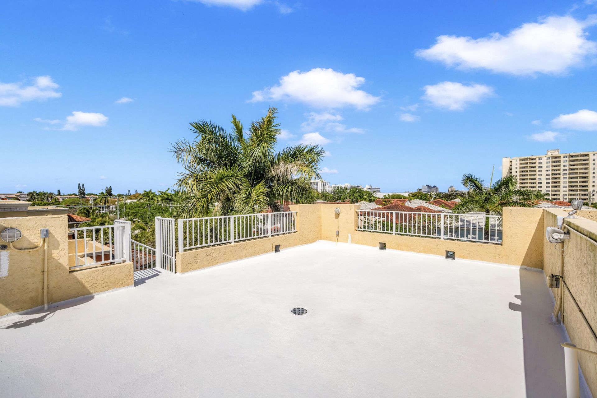 903 NE 17th Way, Unit 104, Fort Lauderdale, FL 33304 Photo