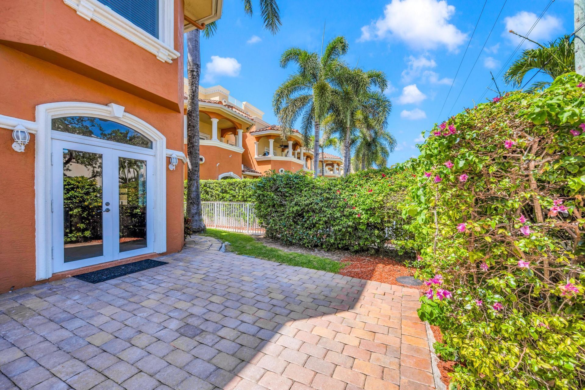 903 NE 17th Way, Unit 104, Fort Lauderdale, FL 33304 Photo