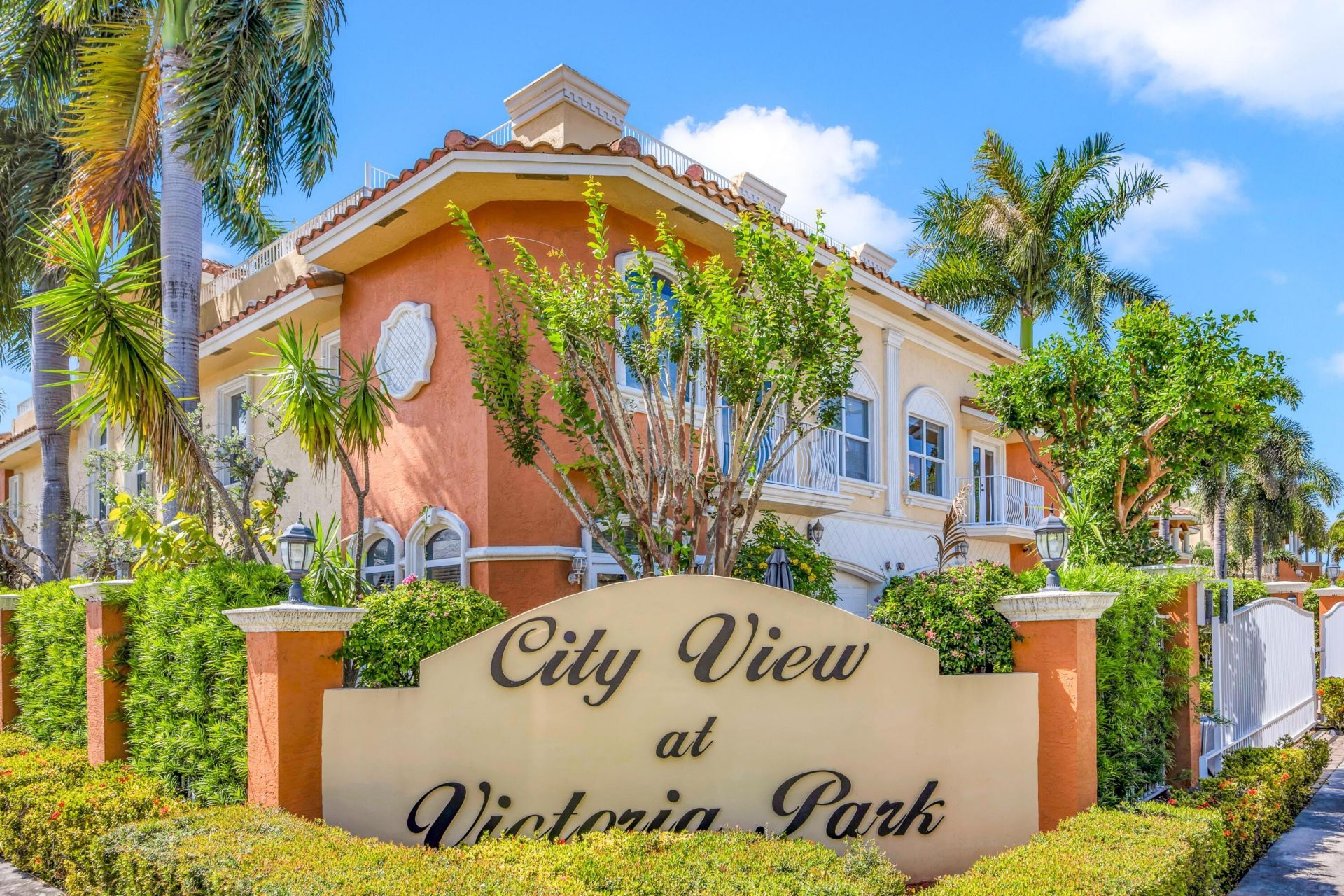 903 NE 17th Way, Unit 104, Fort Lauderdale, FL 33304 Photo