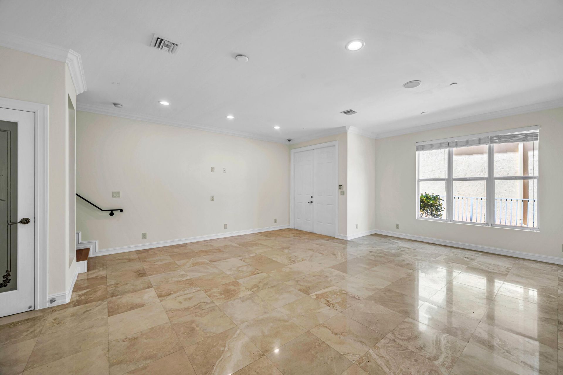 903 NE 17th Way, Unit 104, Fort Lauderdale, FL 33304 Photo