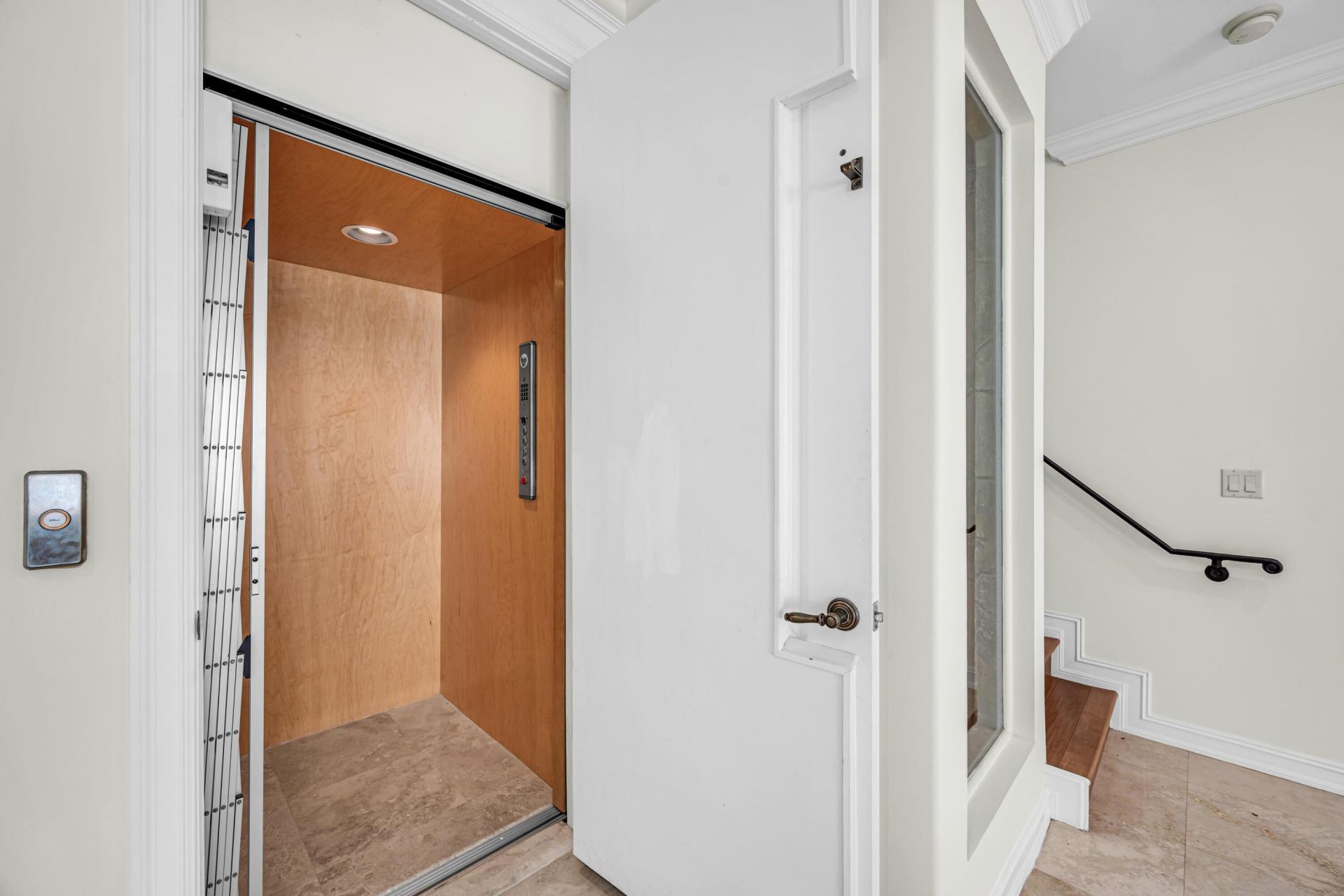 903 NE 17th Way, Unit 104, Fort Lauderdale, FL 33304 Photo