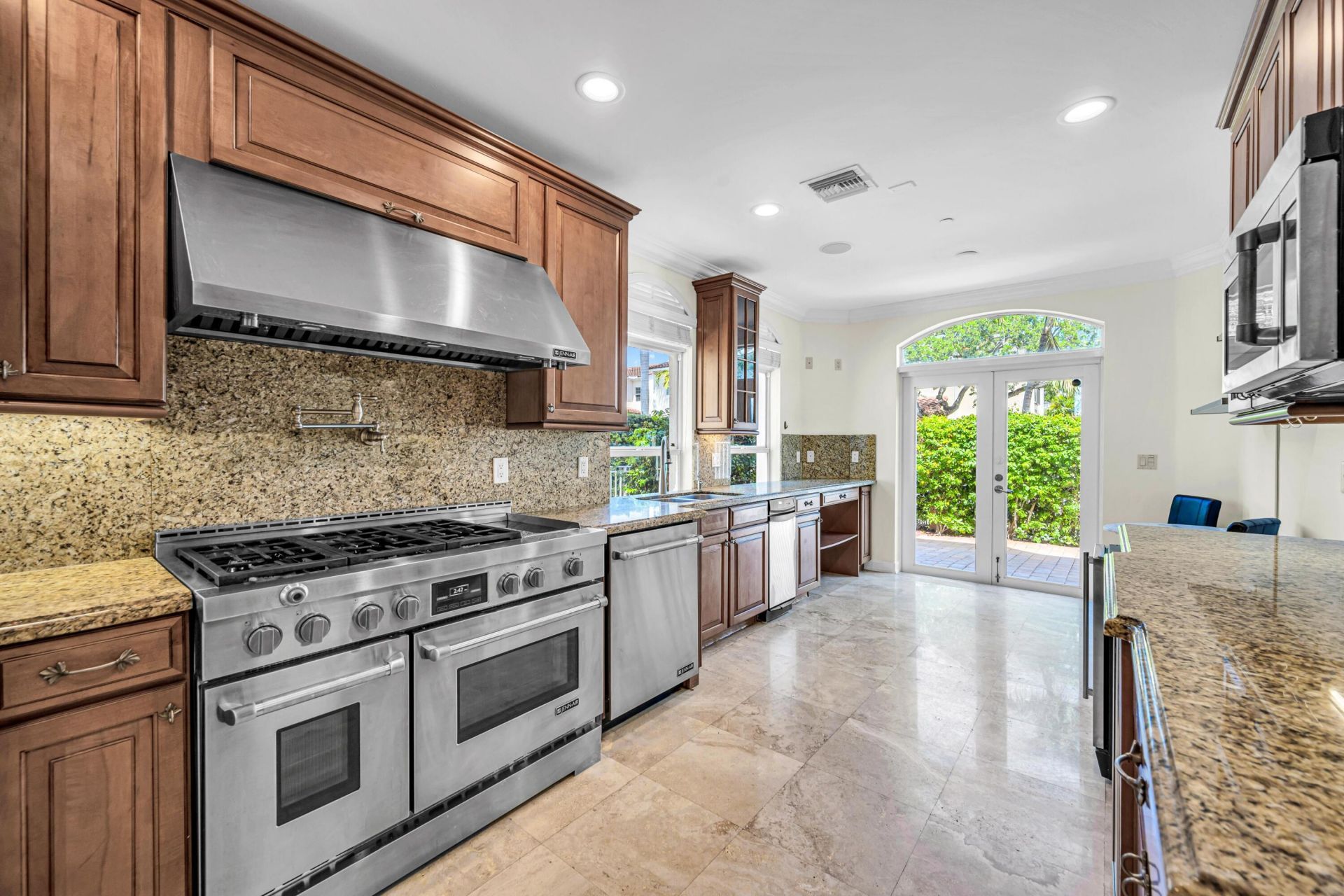 903 NE 17th Way, Unit 104, Fort Lauderdale, FL 33304 Photo