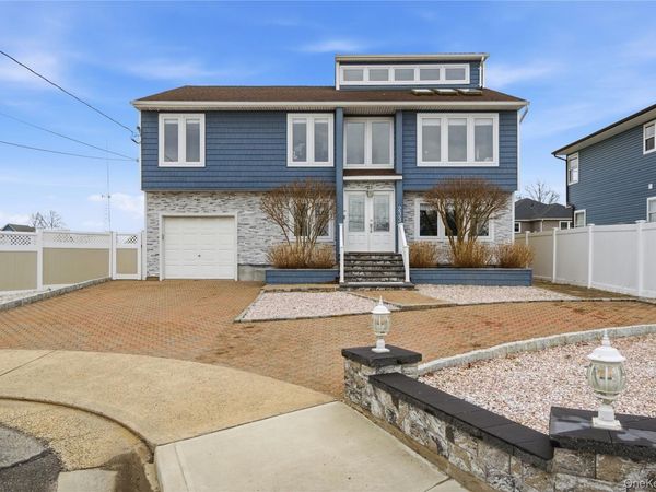 233 Arthur Street , Freeport, NY 11520