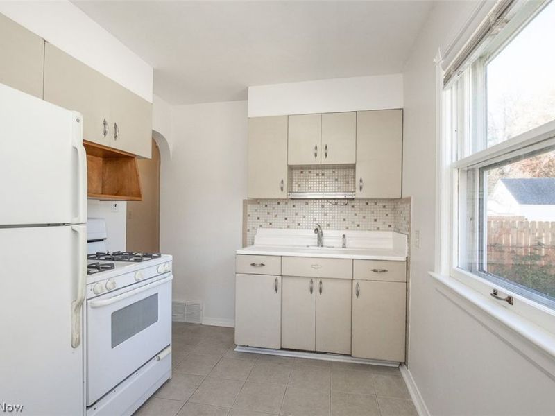 4636 W 157th Street, Cleveland, OH 44135 Photo 2