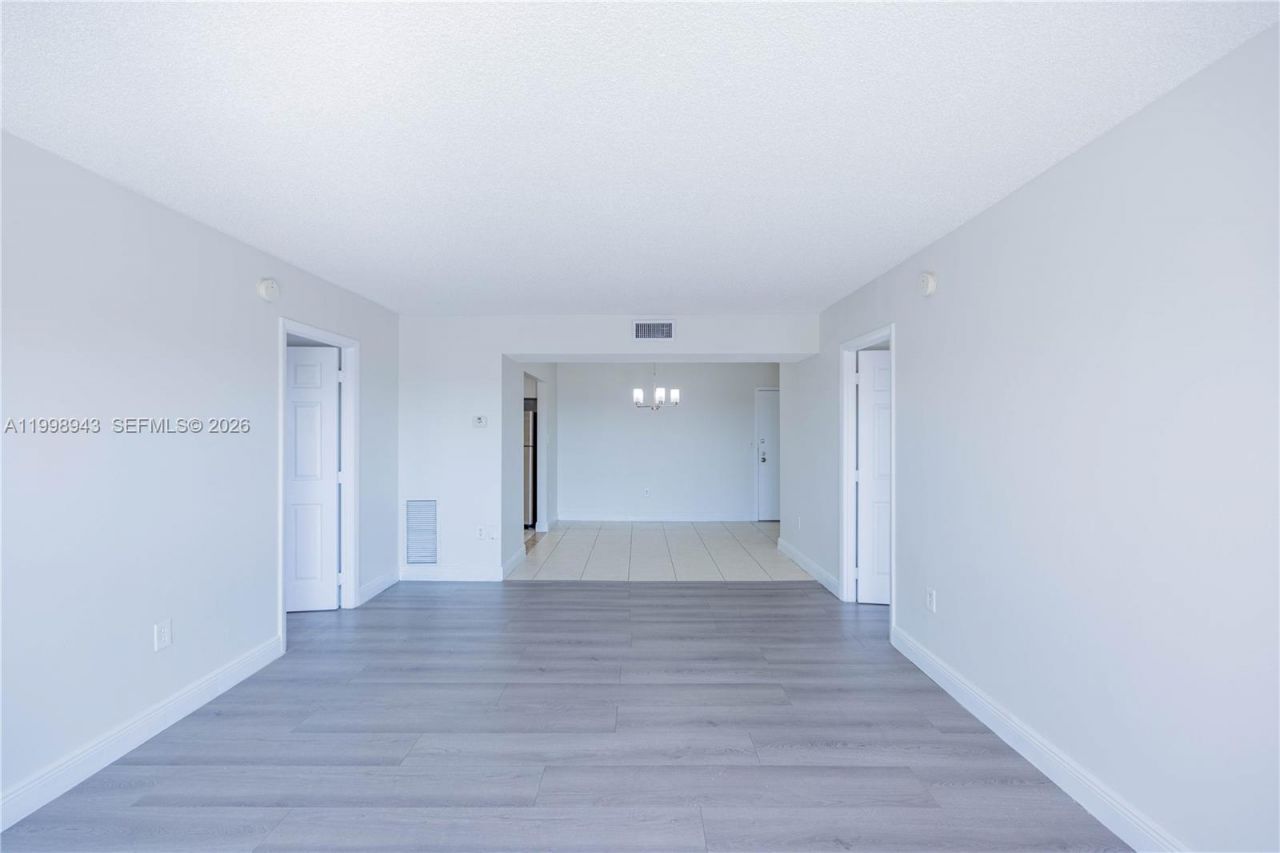 4164 Inverrary Dr, Unit 812, Lauderhill, FL 33319 Photo