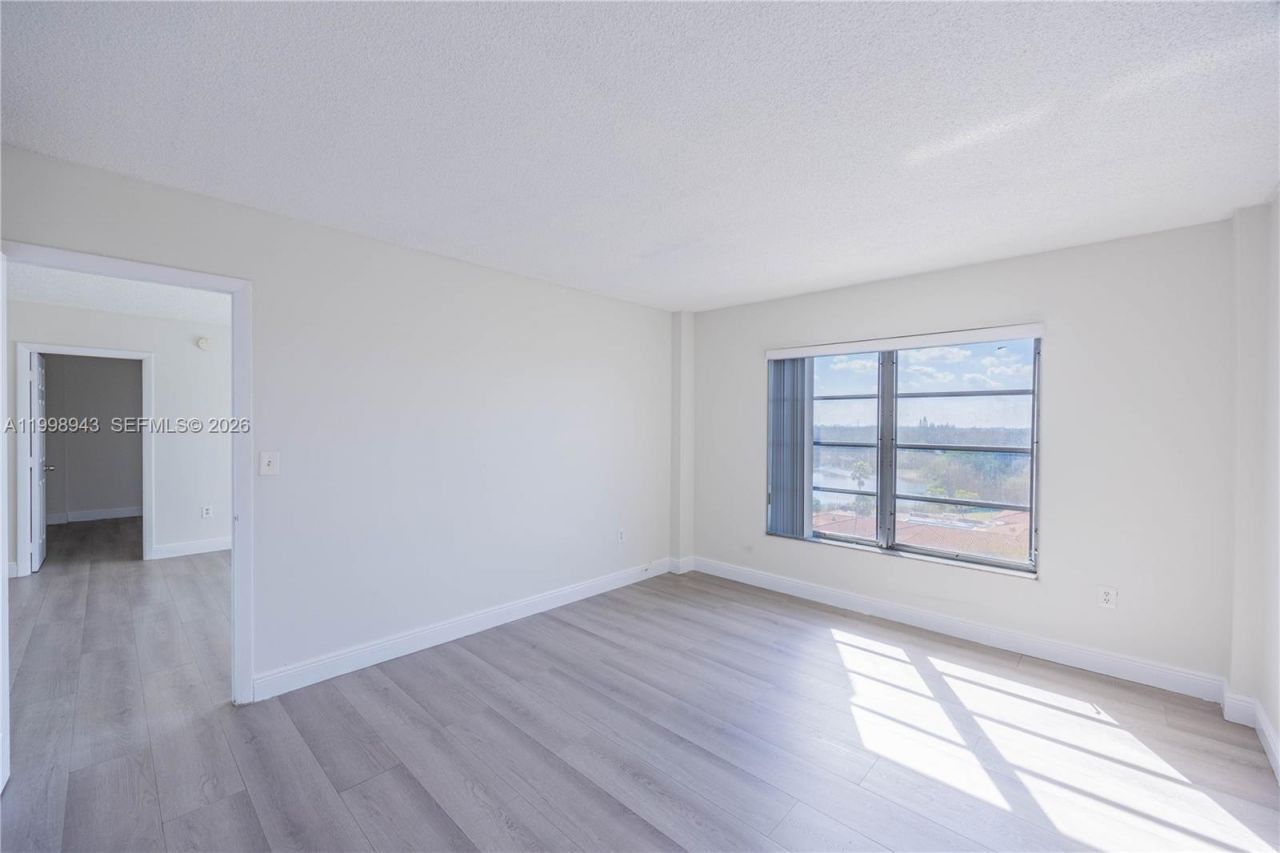 4164 Inverrary Dr, Unit 812, Lauderhill, FL 33319 Photo