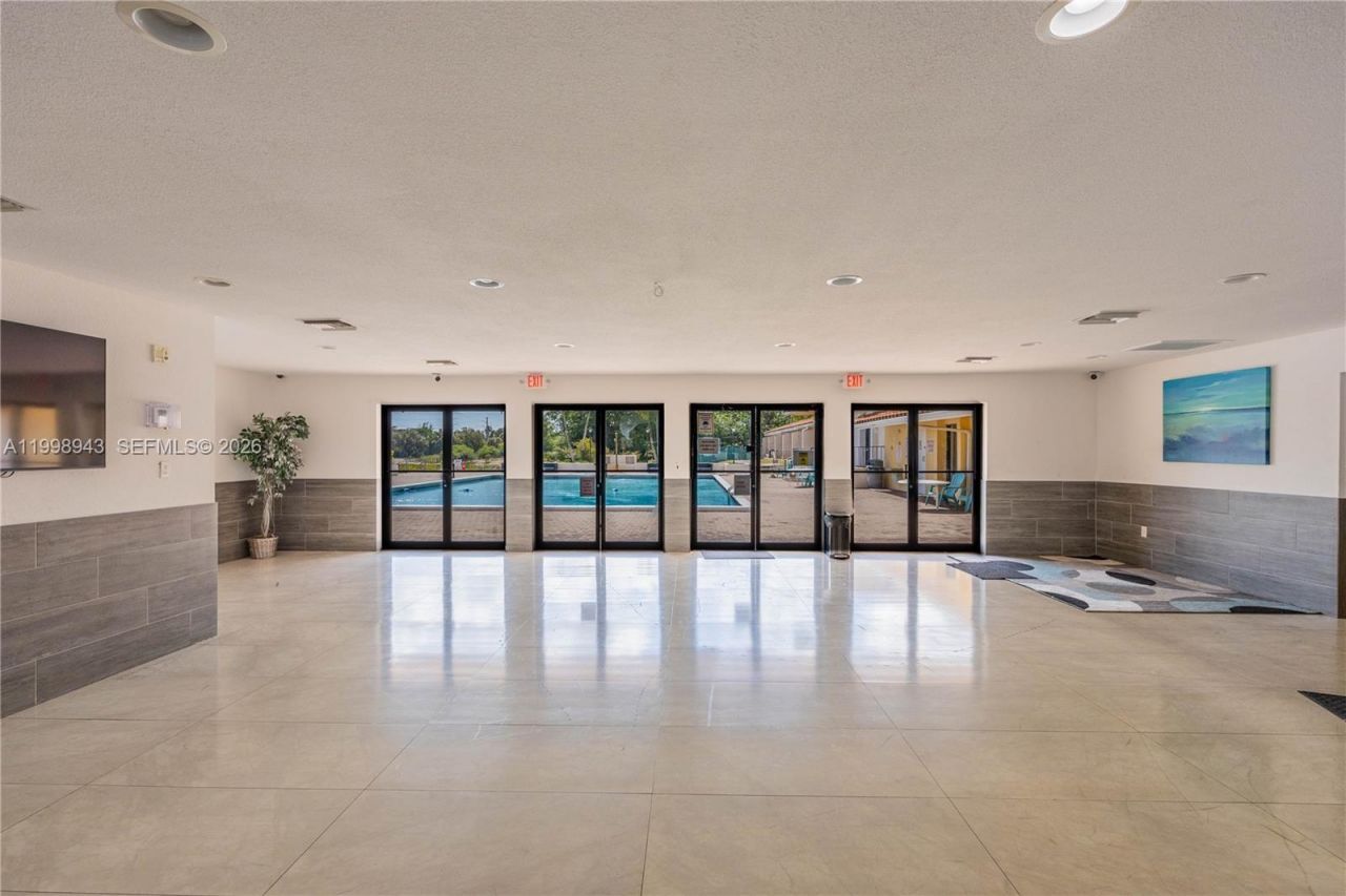 4164 Inverrary Dr, Unit 812, Lauderhill, FL 33319 Photo