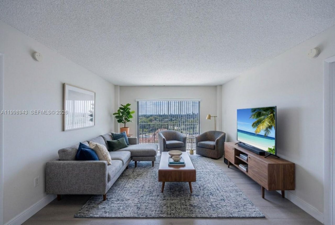 4164 Inverrary Dr, Unit 812, Lauderhill, FL 33319 Photo