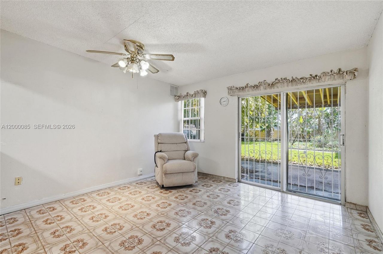 490 E 45th St, Hialeah, FL 33013 Photo