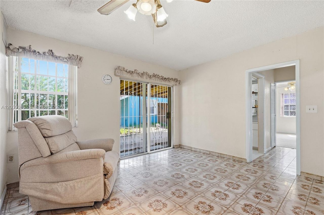 490 E 45th St, Hialeah, FL 33013 Photo