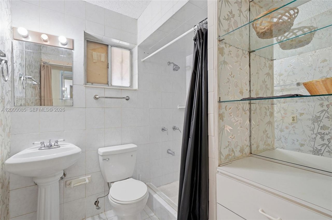 490 E 45th St, Hialeah, FL 33013 Photo