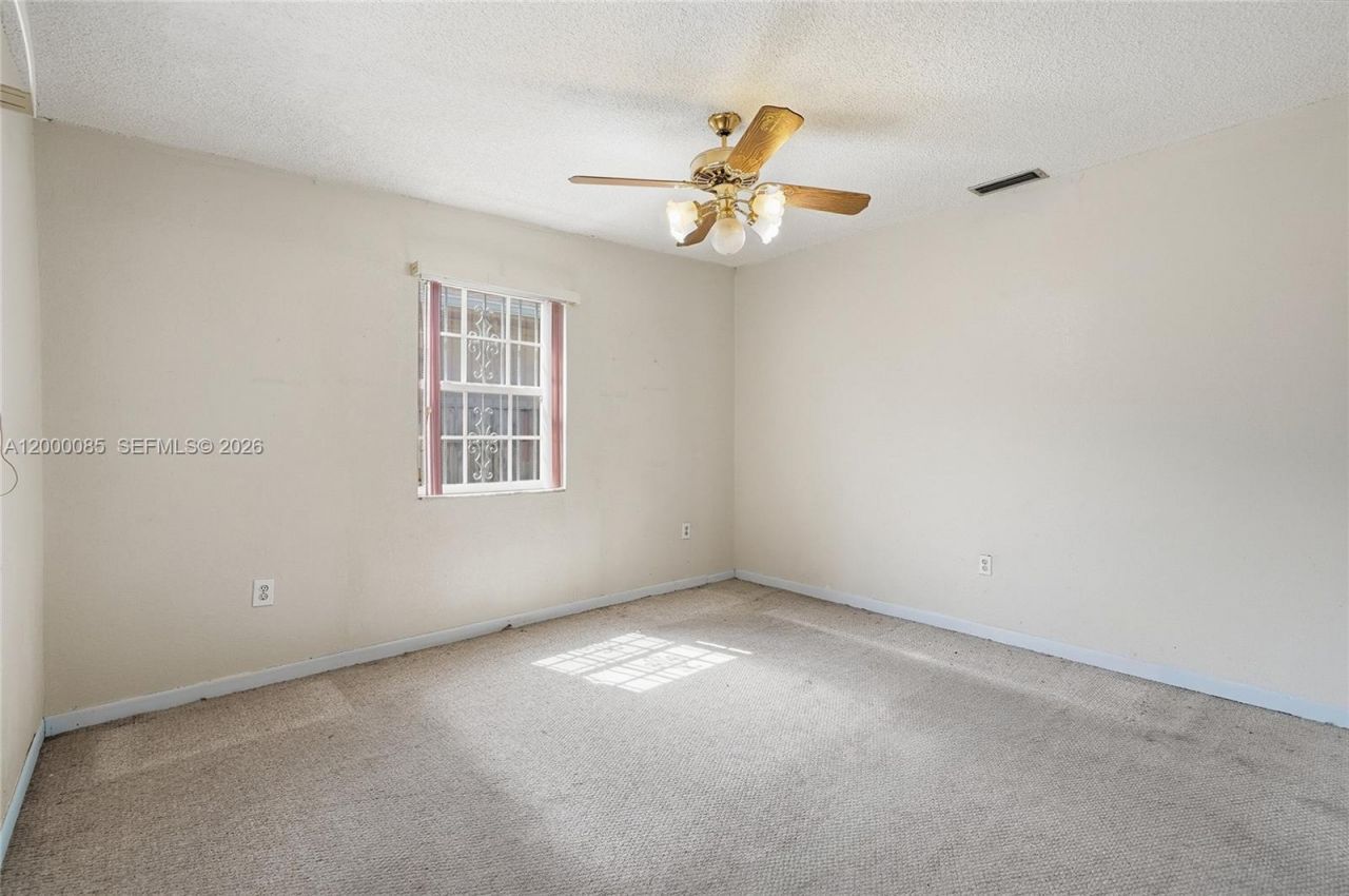 490 E 45th St, Hialeah, FL 33013 Photo